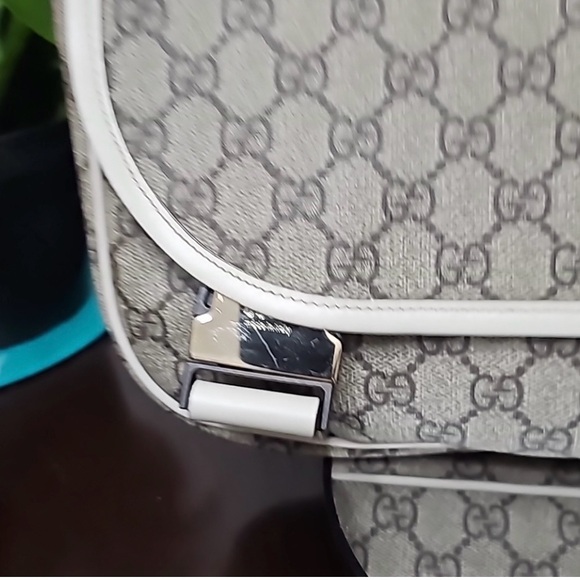 Gucci Plus Monogram Double Buckle Flap Messenger and laptop Bag. Top quality - Picture 4 of 15